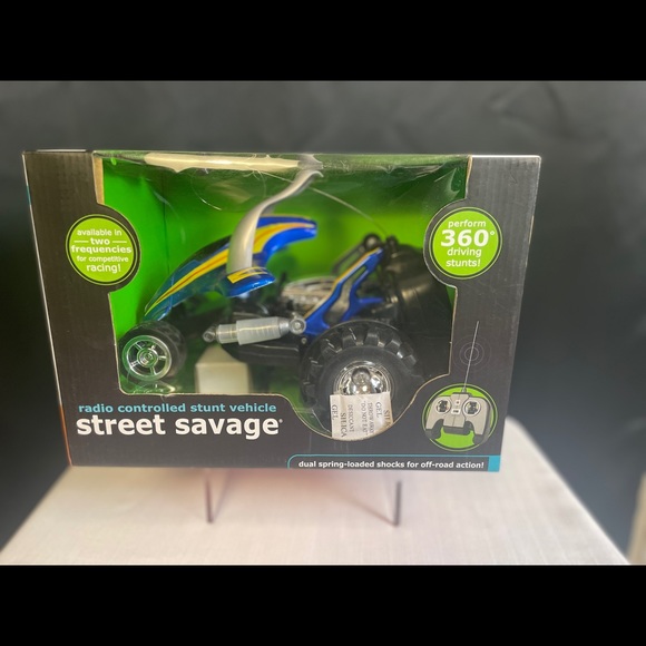 Radio controlled stunt vehicle - Picture 10 of 14